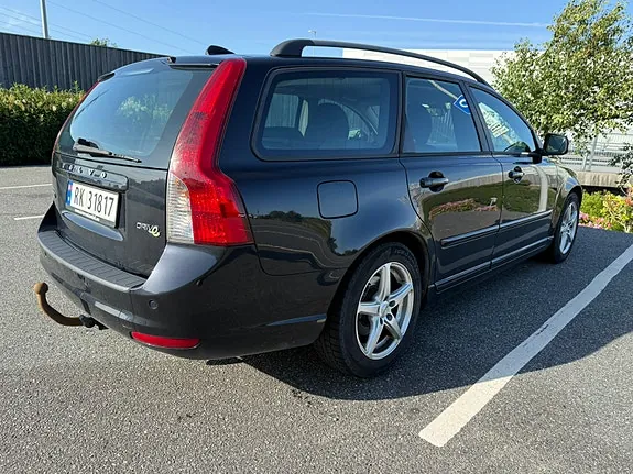Volvo V50 2011 photo 2