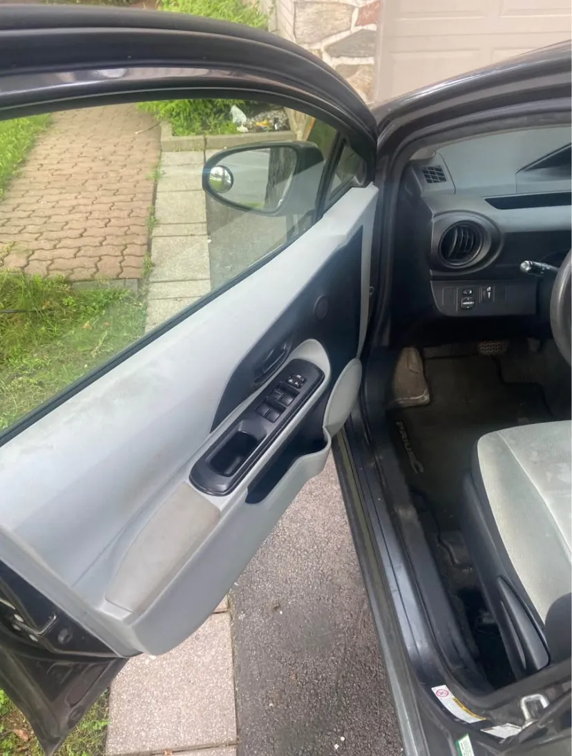 Toyota Prius C 2013 photo 3