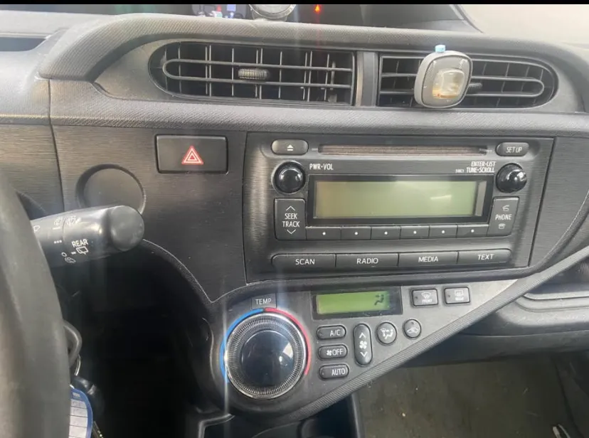 Toyota Prius C 2013 photo 4