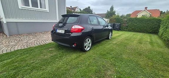 Toyota Auris 2011 photo 3