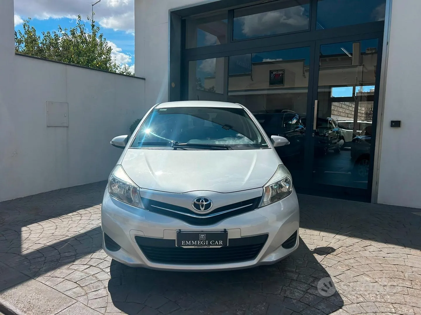 Toyota Yaris 2012 photo 2