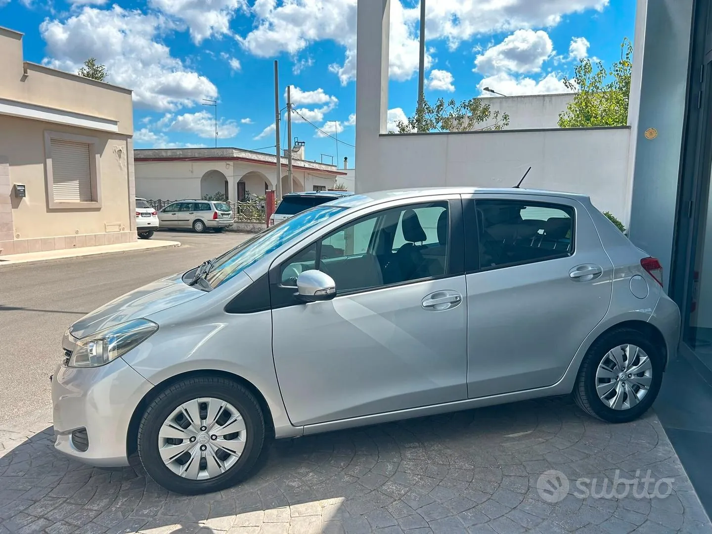 Toyota Yaris 2012 photo 4