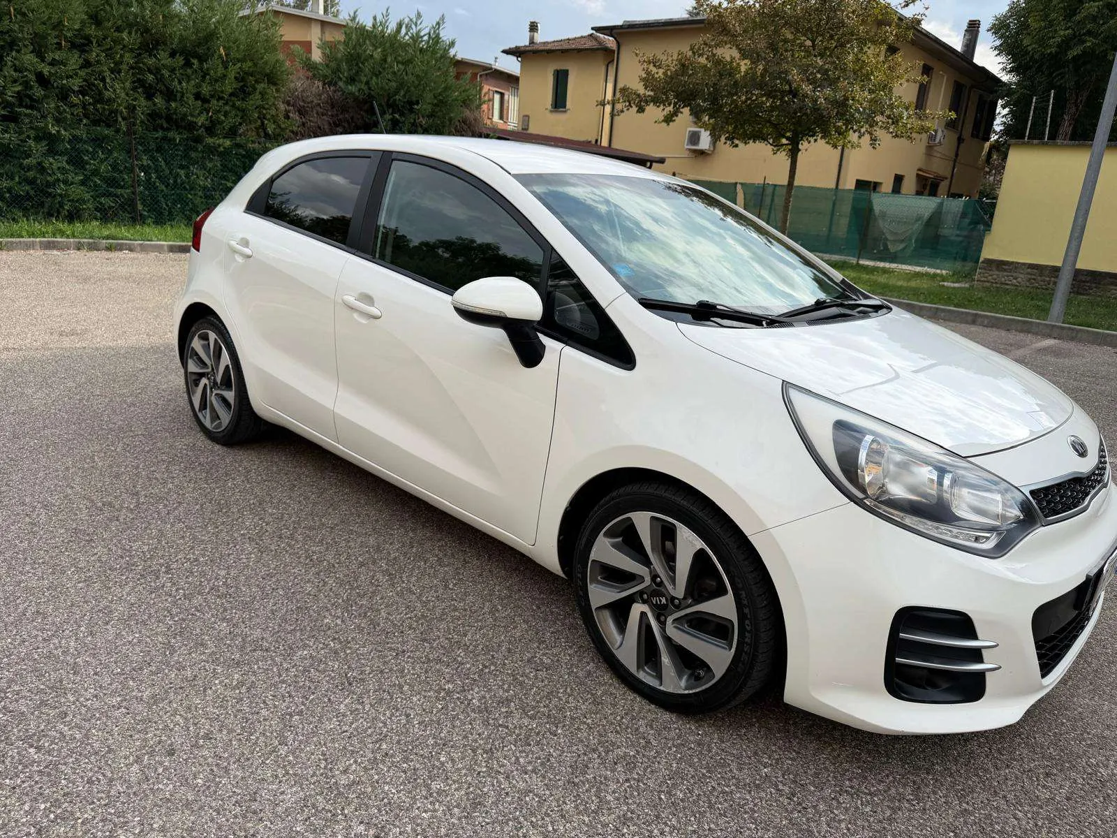 Kia Rio 2015 photo 2