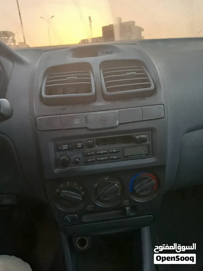 Hyundai Verna 2005 photo 3