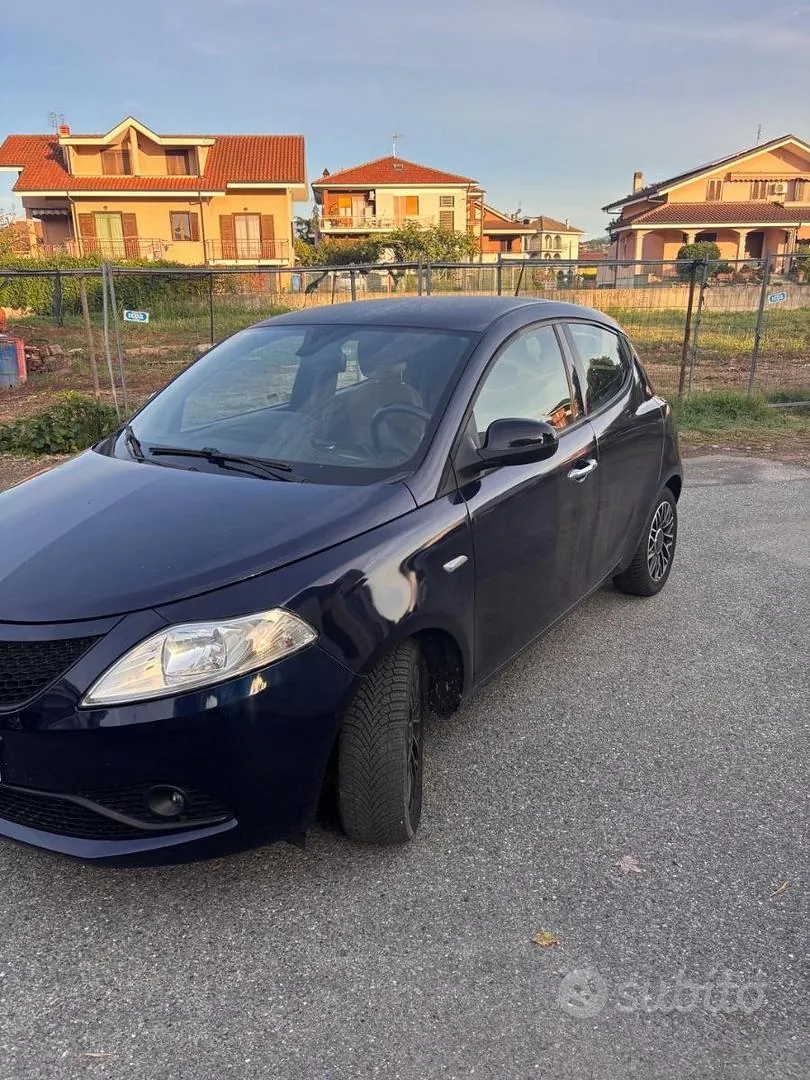 Lancia Ypsilon