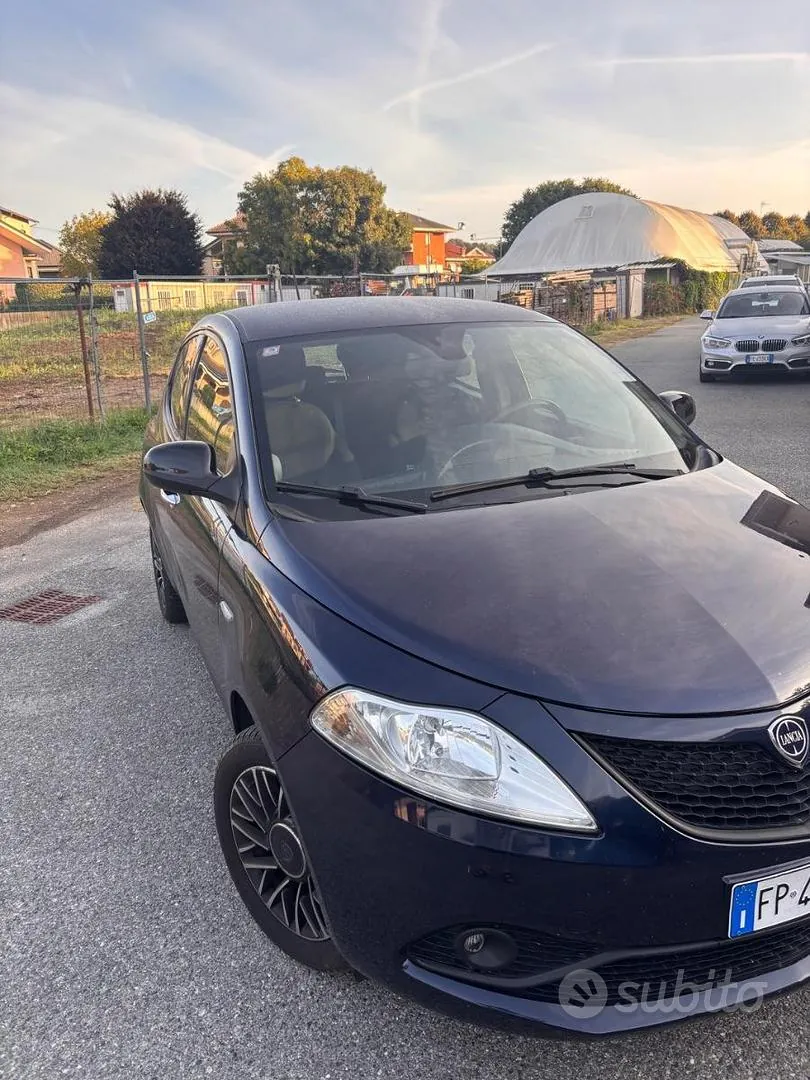 Lancia Ypsilon 2018 photo 2