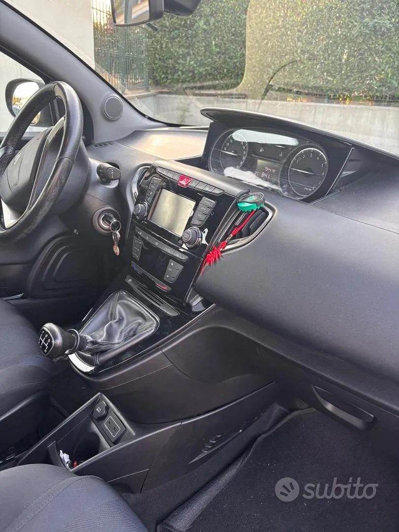 Lancia Ypsilon 2018 photo 4