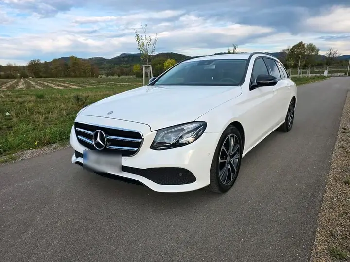 Mercedes-Benz E220D