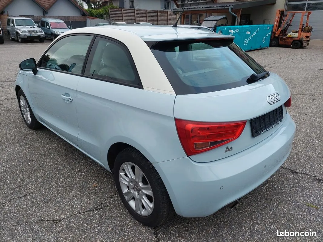Audi A1 2011 photo 2