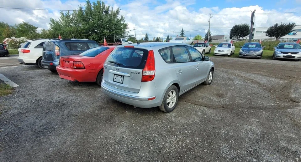 Hyundai Elantra 2011 photo 3