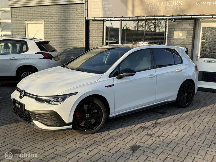 Volkswagen Golf 2022 photo 2