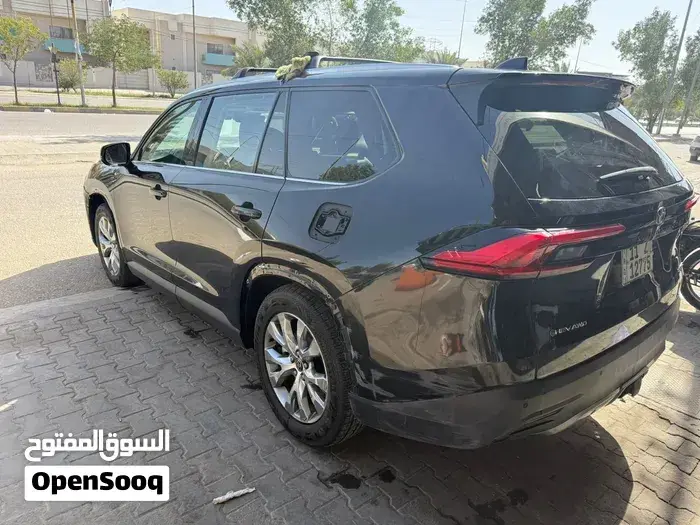 Toyota Highlander 2024 photo 3