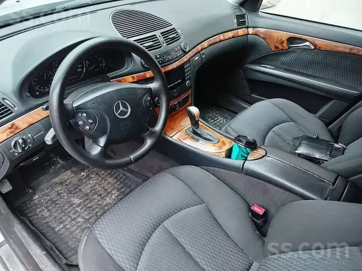Mercedes-Benz E220 2002 photo 5