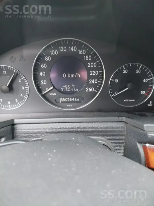 Mercedes-Benz E220 2002 photo 4