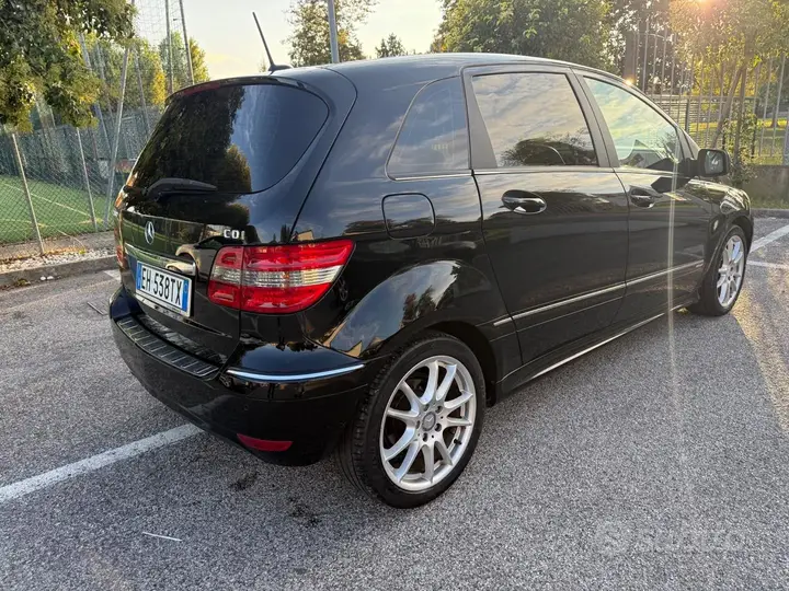 Mercedes-Benz B 200 Cdi 2011 photo 5