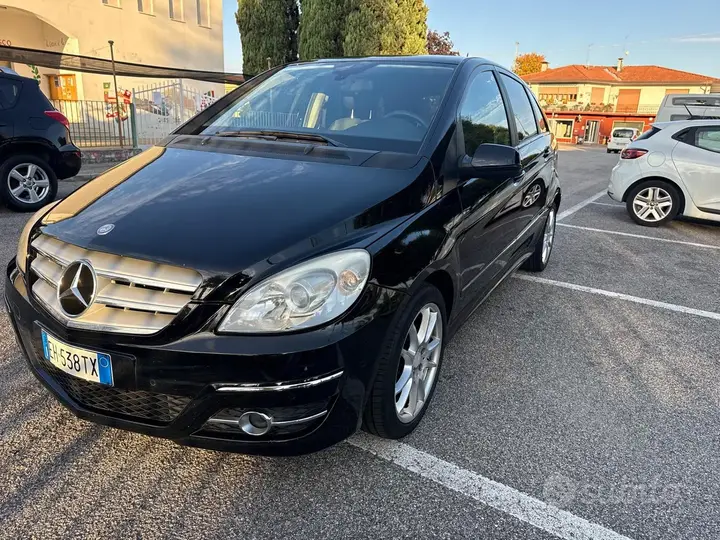 Mercedes-Benz B 200 Cdi 2011 photo 2