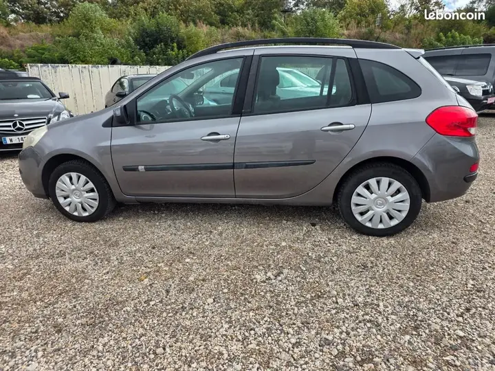 Renault Clio 2011 photo 3