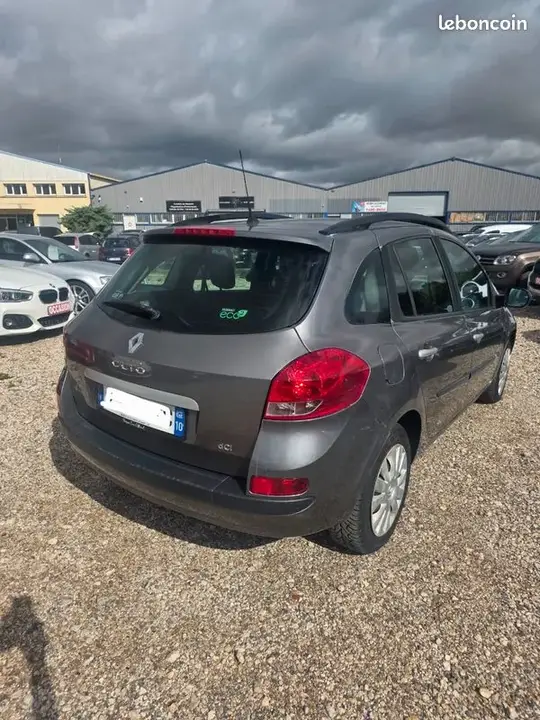 Renault Clio 2011 photo 2
