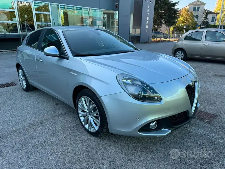 Alfa Romeo Giulietta 2016 photo 2