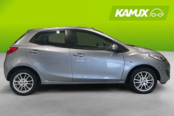 Mazda 2 2013 photo 2
