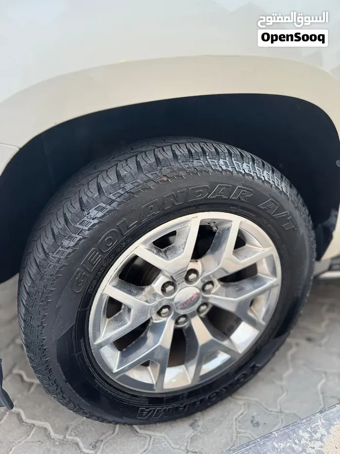 GMC Yukon 2015 photo 2