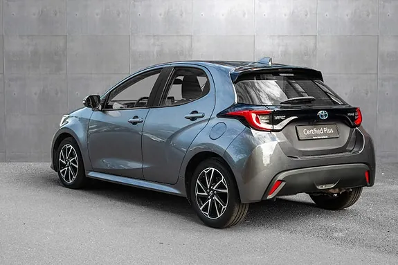Toyota Yaris 2023 photo 2