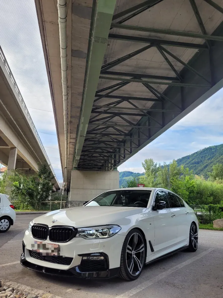 BMW 5 Series 2018 photo 2