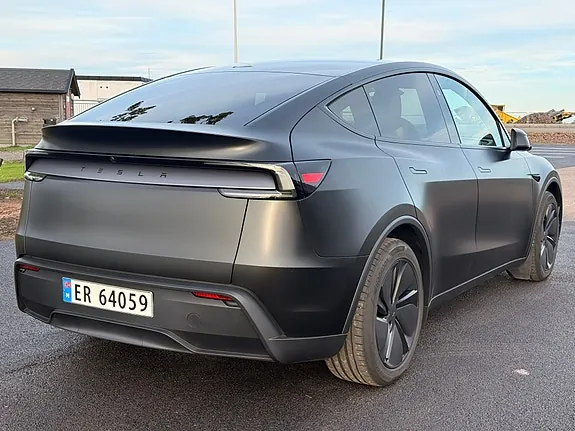 Tesla Model Y 2026 photo 5