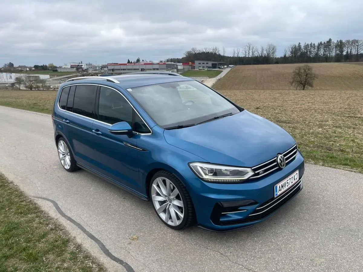 Volkswagen Touran 2017 photo 2