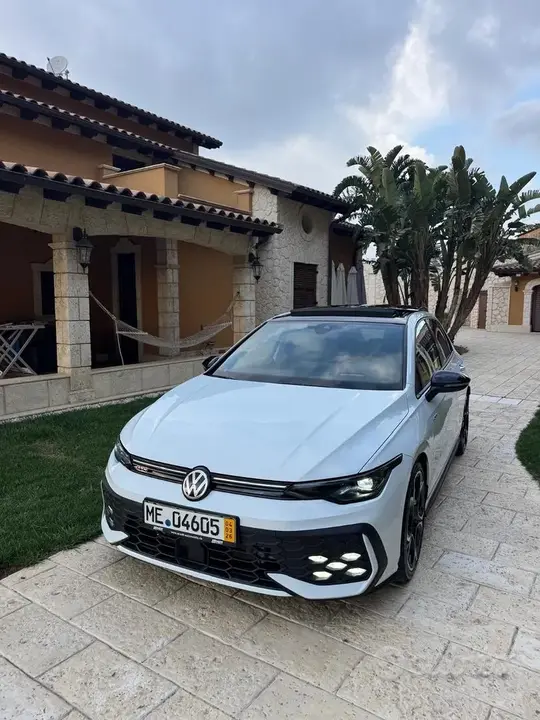 Volkswagen Golf 2025 photo 2
