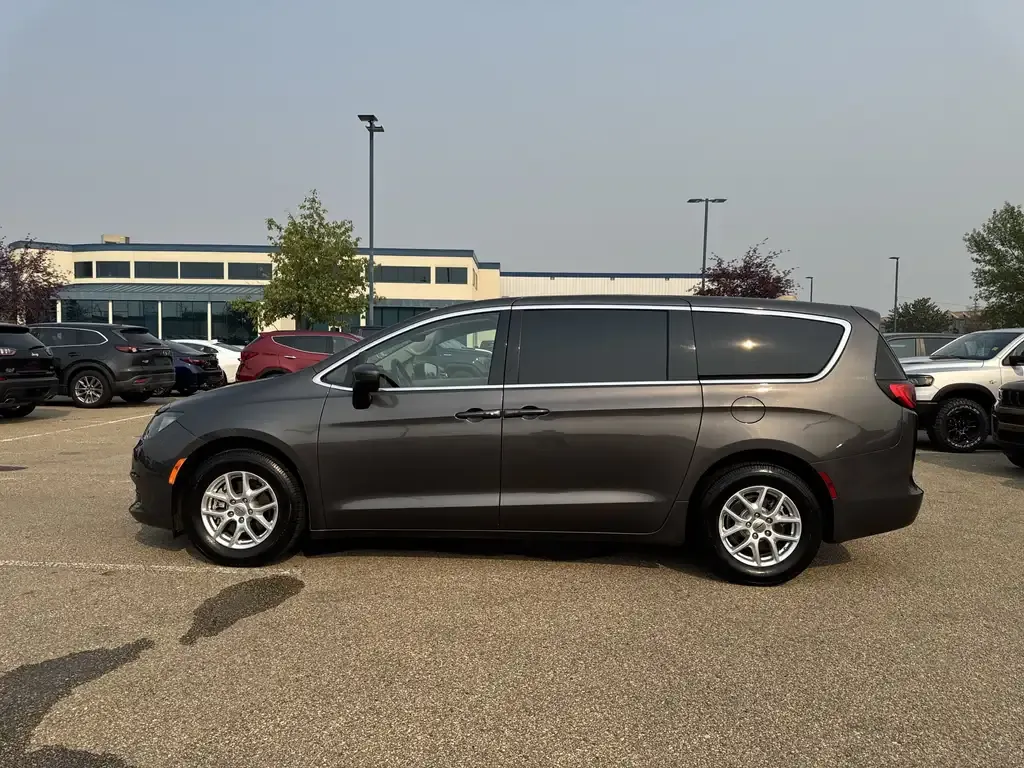 Chrysler Grand Caravan 2022 photo 4