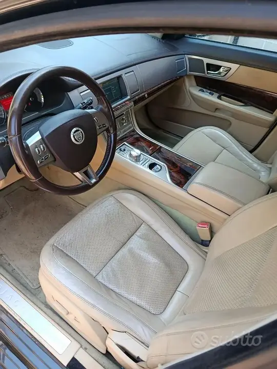 Jaguar Xf 2010 photo 5