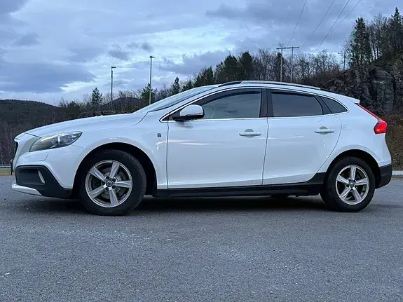 Volvo V40 Cross Country 2015 photo 2