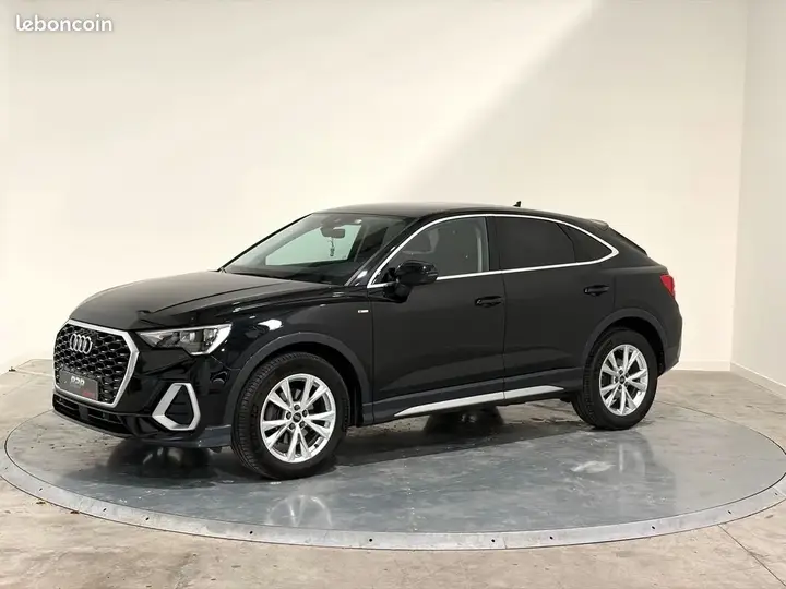 Audi Q3 2022 photo 2
