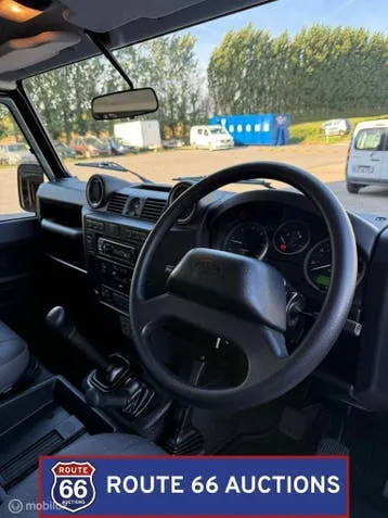 Land Rover Defender 2016 photo 2
