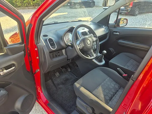 Suzuki Splash 2008 photo 2