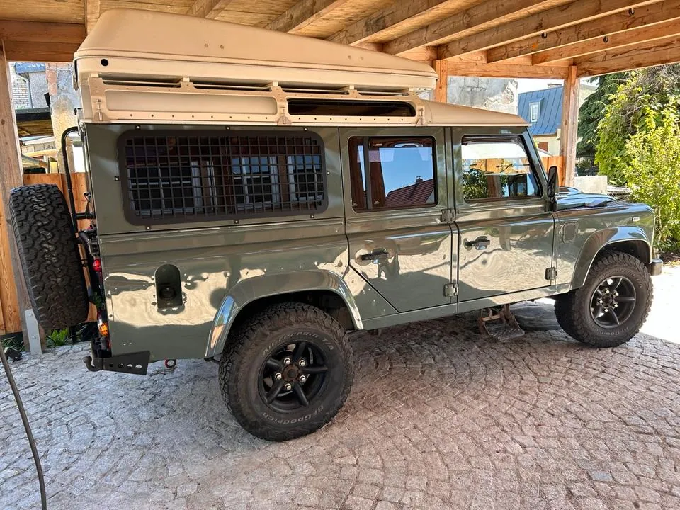 Land Rover Defender 110