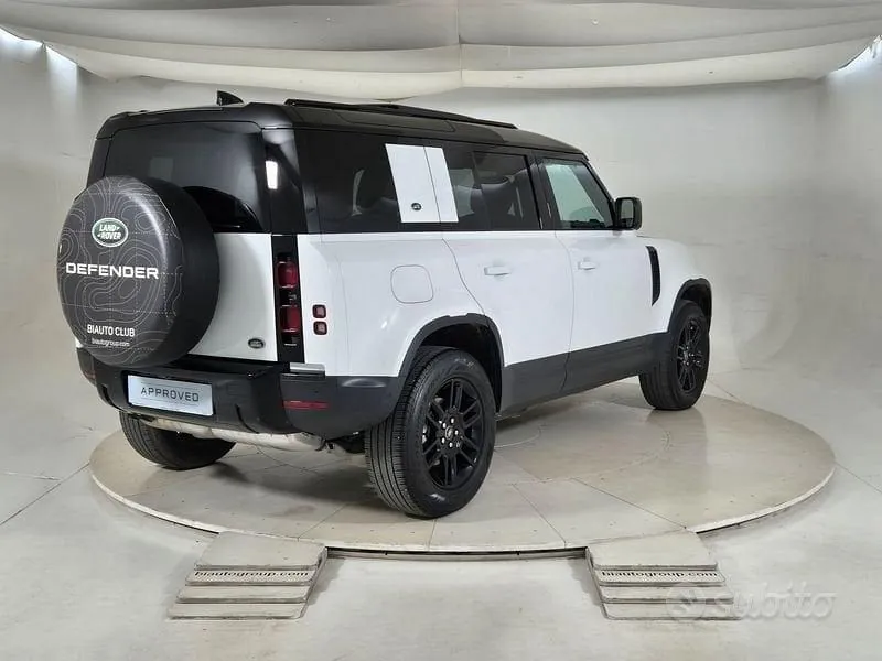 Land Rover Defender 2023 photo 2