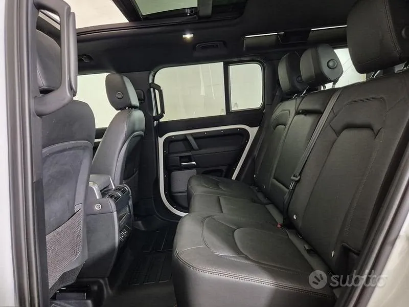 Land Rover Defender 2023 photo 5