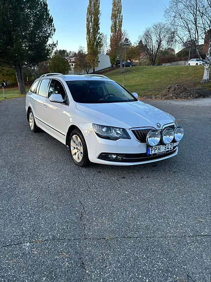 Skoda Superb 2014 photo 2