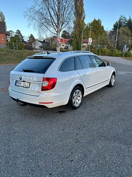 Skoda Superb 2014 photo 4