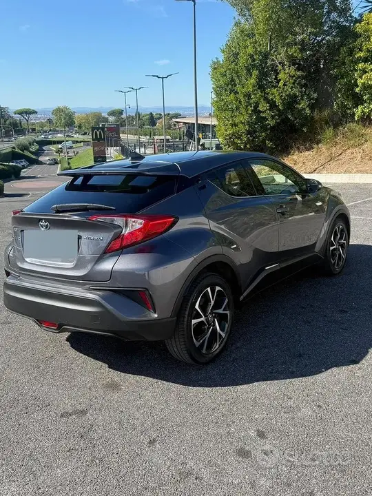 Toyota C-Hr 2019 photo 2