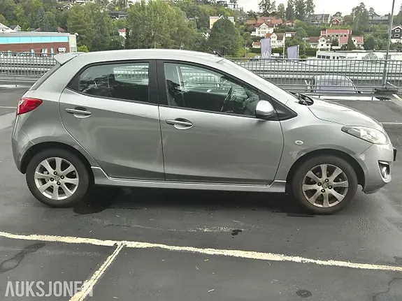 Mazda 2 2012 photo 5