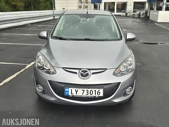 Mazda 2 2012 photo 2