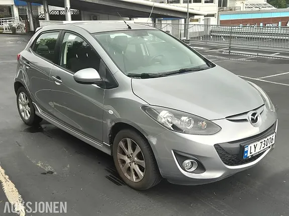 Mazda 2 2012 photo 3
