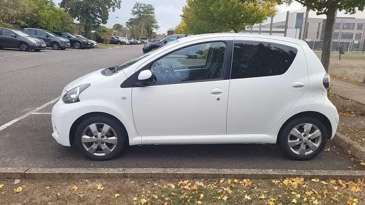 Toyota Aygo 2012 photo 3