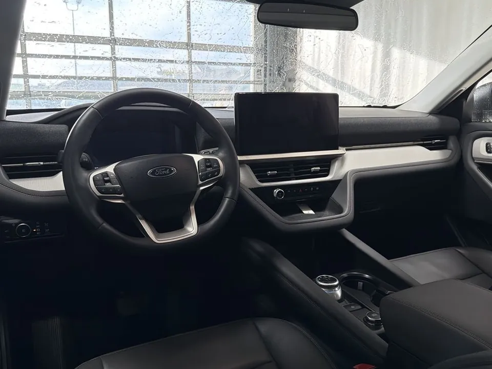 Ford Explorer 2026 photo 3