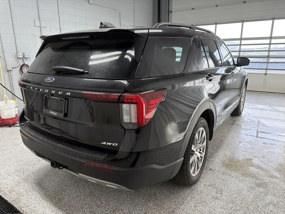 Ford Explorer 2026 photo 5