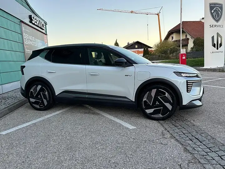 Mitsubishi Eclipse Cross photo 2
