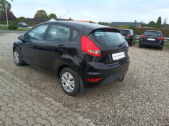 Ford Fiesta 2010 photo 4
